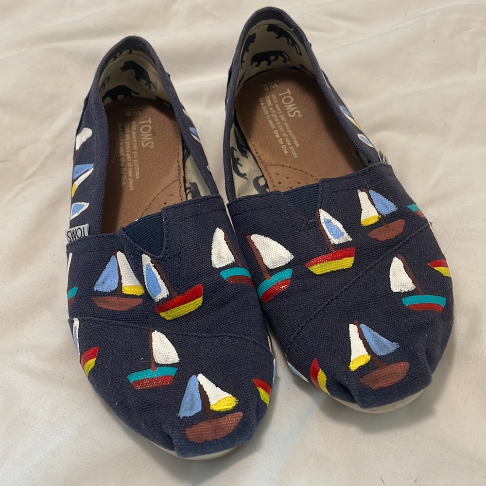 Handpainted Special Edition Toms with Sailboats - size 8